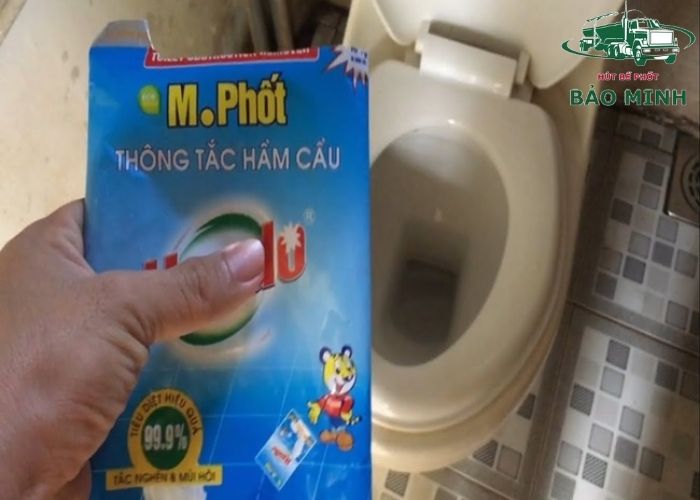 cách thông bồn cầu