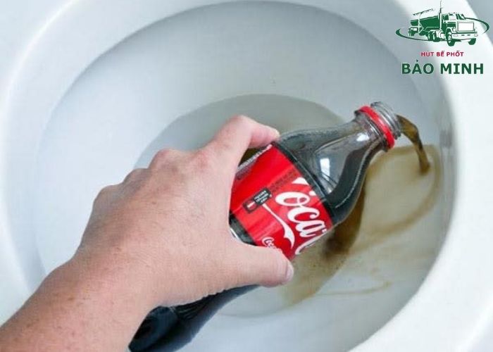 cách thông bồn cầu