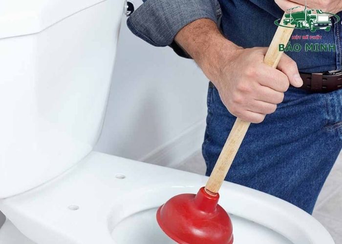 cách thông bồn cầu