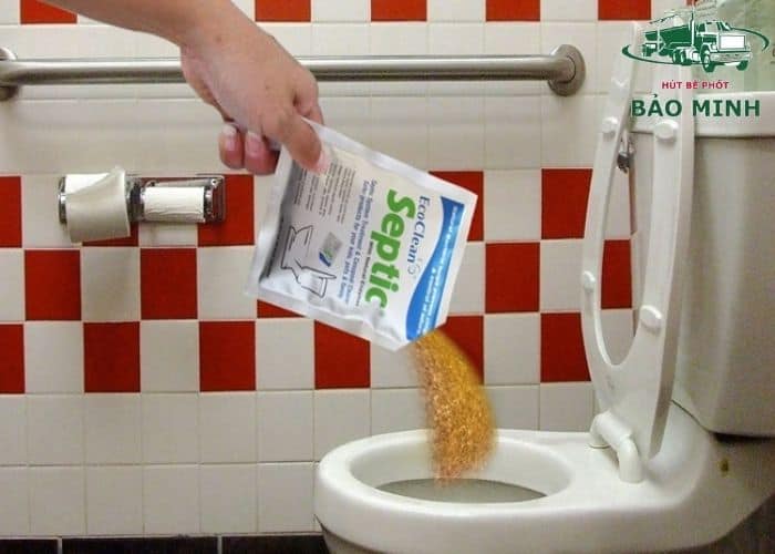 Bồn cầu bị nghẹt đầy nước