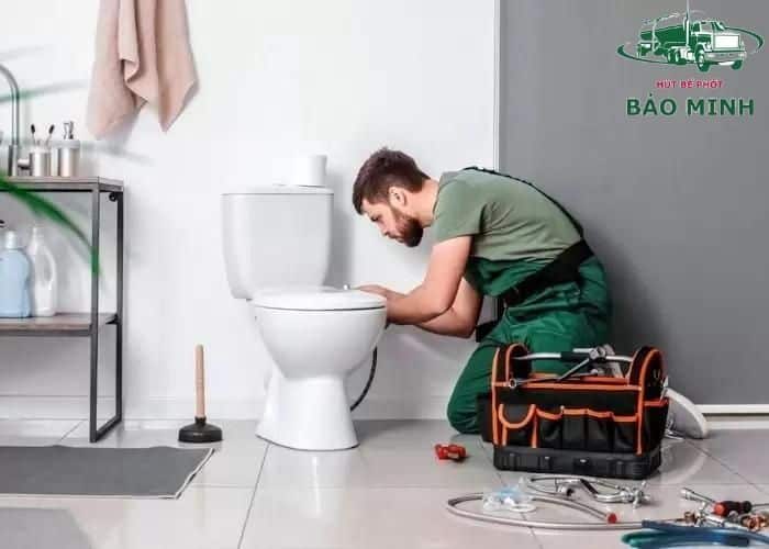 Bồn cầu bị nghẹt đầy nước