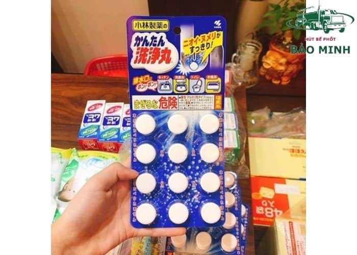 thông bồn cầu tắc