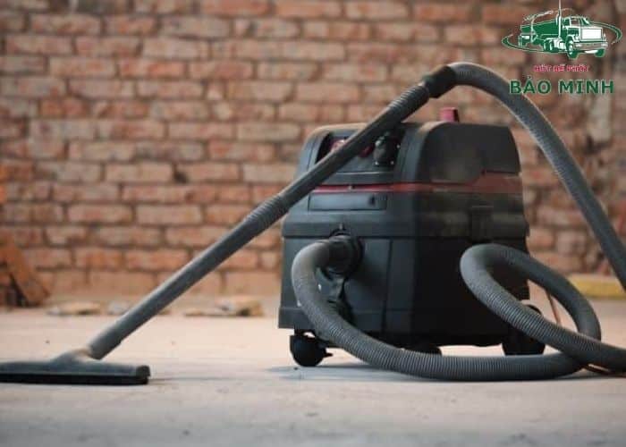 thông bồn cầu tắc