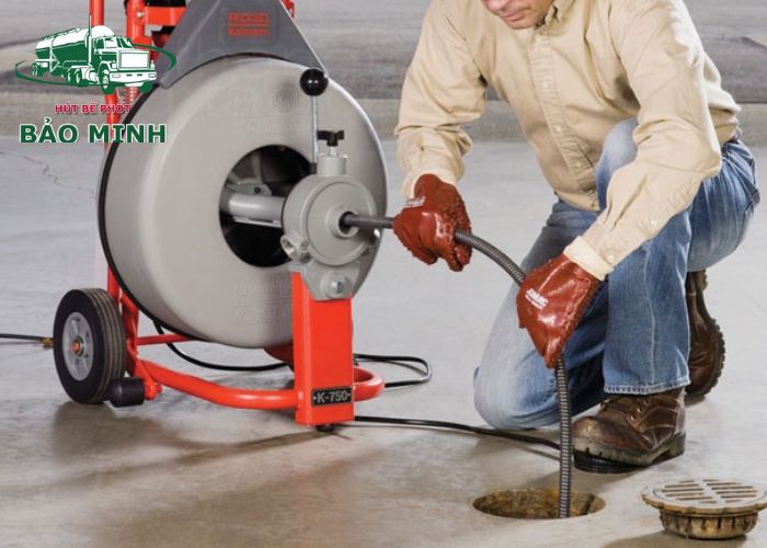 thông cống nghẹt giá rẻ (1)