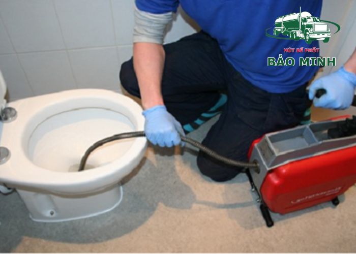 cách thông bồn cầu bị tắc băng vệ sinh (7) cách thông bồn cầu bị tắc băng vệ sinh (7)