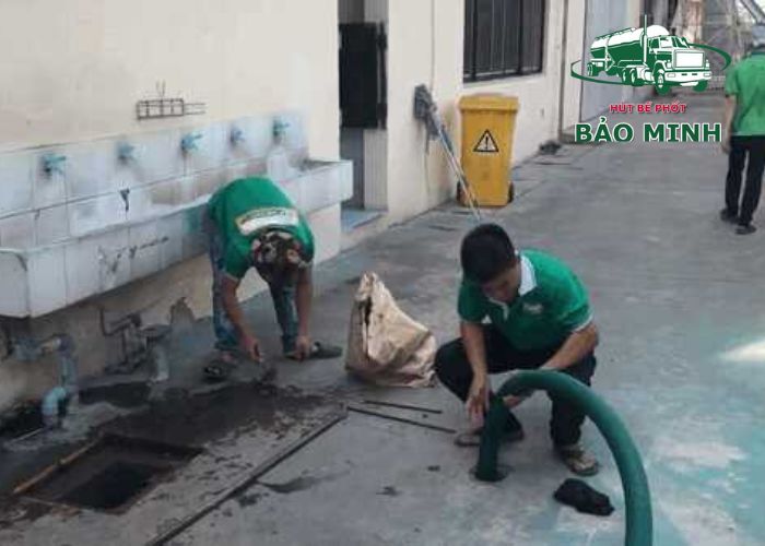 hút bể phốt khoán (4) hút bể phốt khoán (4)