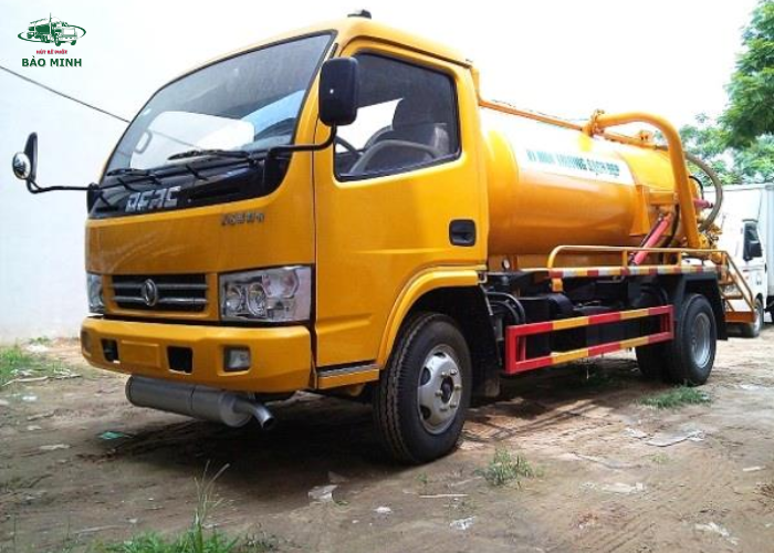 Hút bể phốt bằng xe chuyên dụng (1) Hút bể phốt bằng xe chuyên dụng (1)