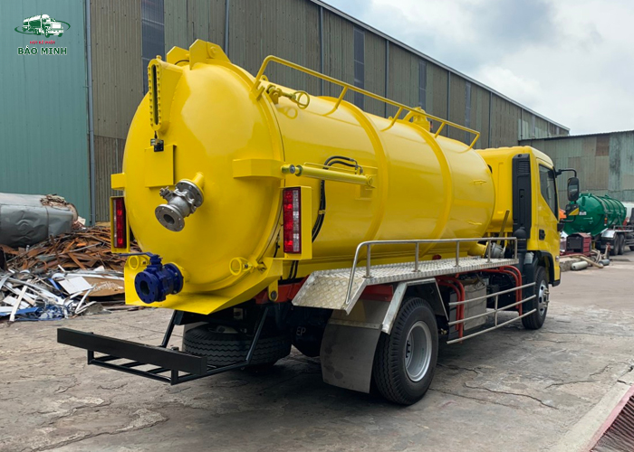 Hút bể phốt bằng xe chuyên dụng (4) Hút bể phốt bằng xe chuyên dụng (4)