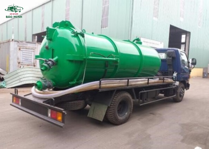 Hút bể phốt bằng xe chuyên dụng (5) Hút bể phốt bằng xe chuyên dụng (5)
