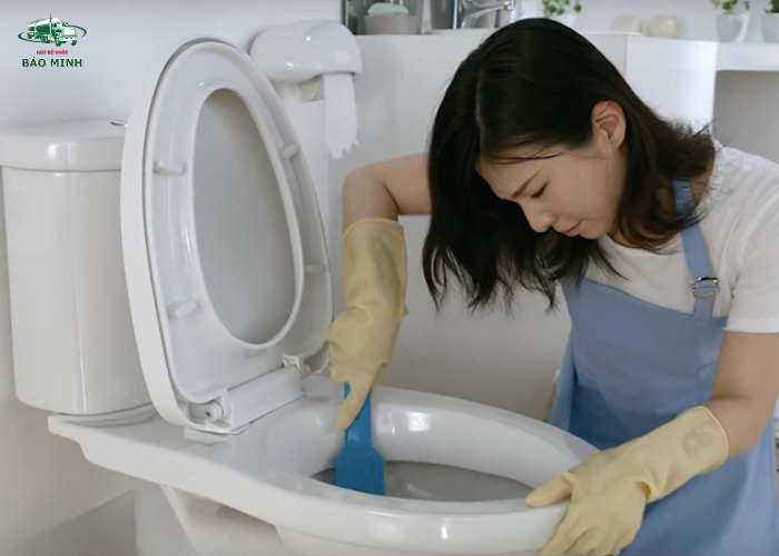 Hút bể phốt công nghệ hút chân không (4)