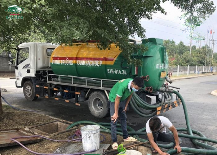 Hút bể phốt định kỳ (2)