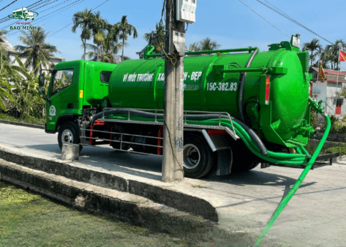 Hút bể phốt tại huyện Lương Tài (1)