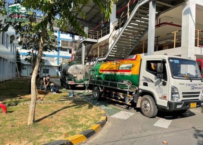 Hút Hầm Cầu Quận 4 (4) Hút Hầm Cầu Quận 4 (4)