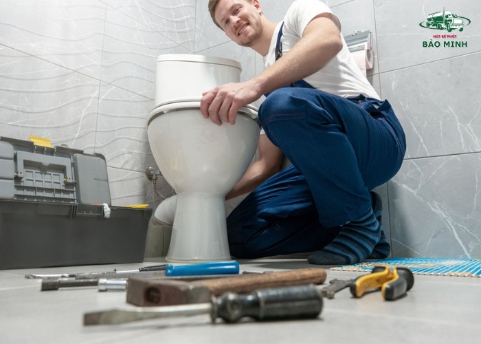 Cách thông tắc bồn cầu tại nhà đơn giản (6)