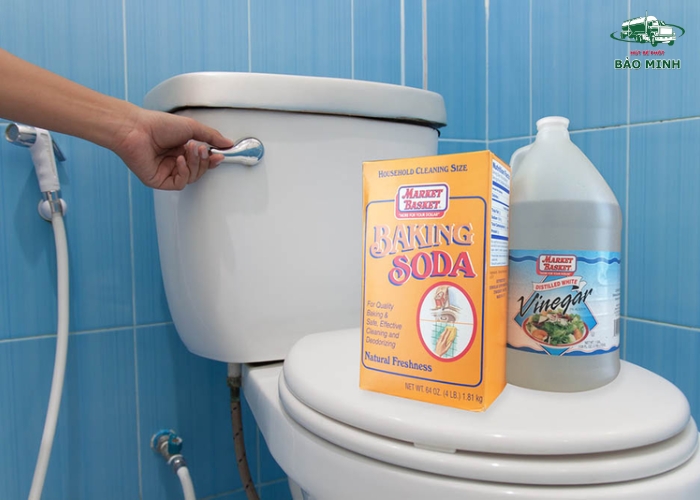 Cách thông tắc bồn cầu tại nhà đơn giản (8)