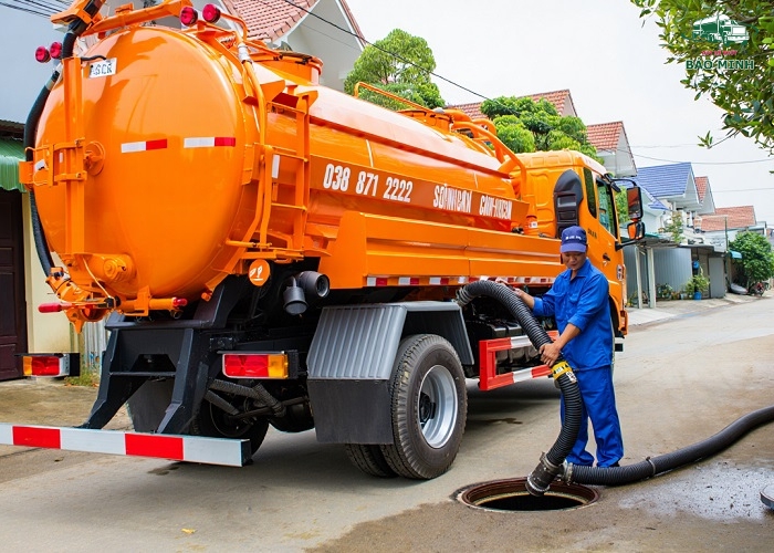 Cách xử lý bồn cầu xuống nước chậm (9)