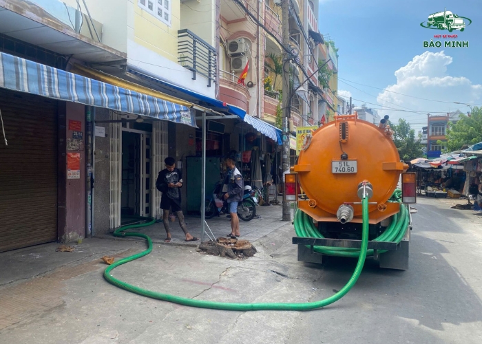 Kích thước xe hút bể phốt vào được ngõ nhỏ (6)