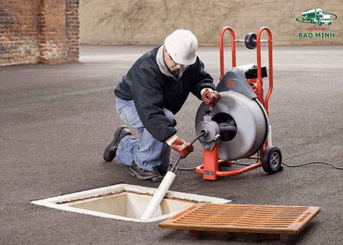 Hút bể phốt có cần đục sàn không (5)