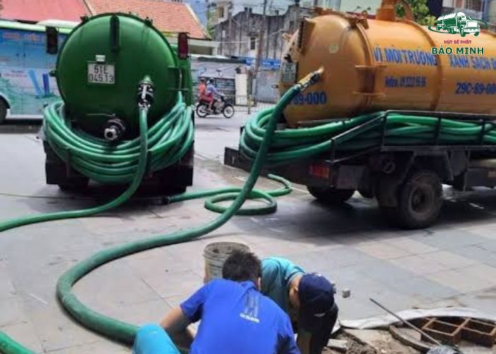 Mẹo tránh bị chặt chém khi hút bể phốt (2)