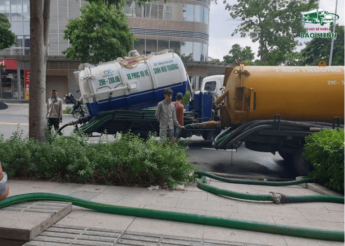 Mẹo tránh bị chặt chém khi hút bể phốt (3)