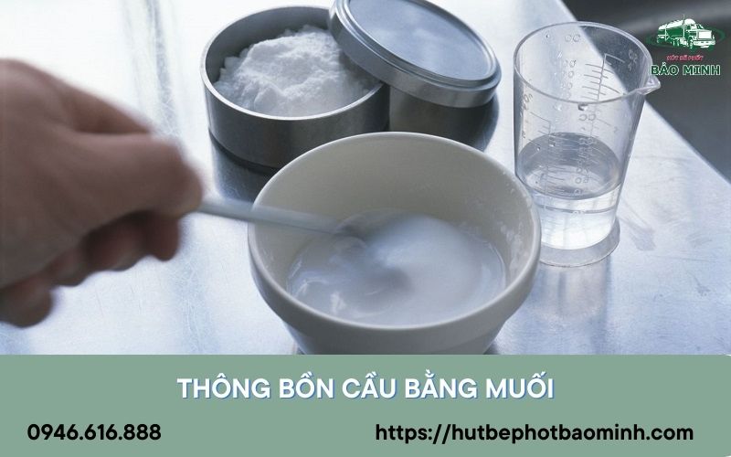 thông bồn cầu bằng muối